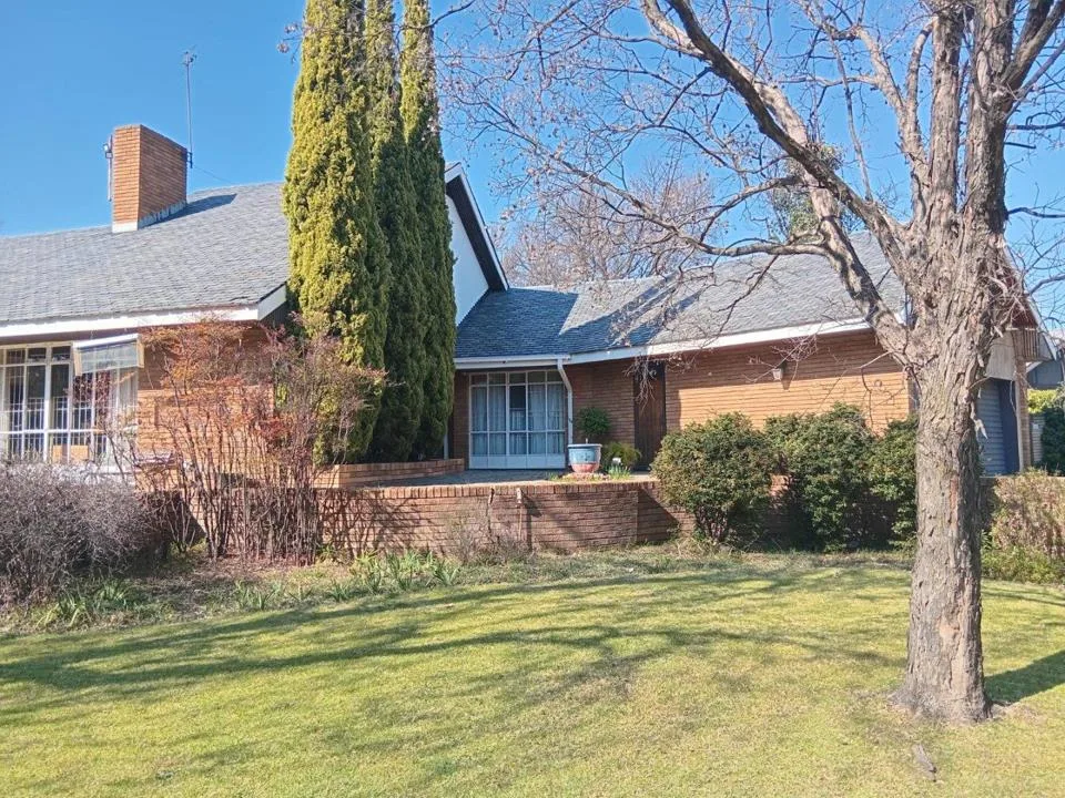 4 Bedroom House for sale in Panorama