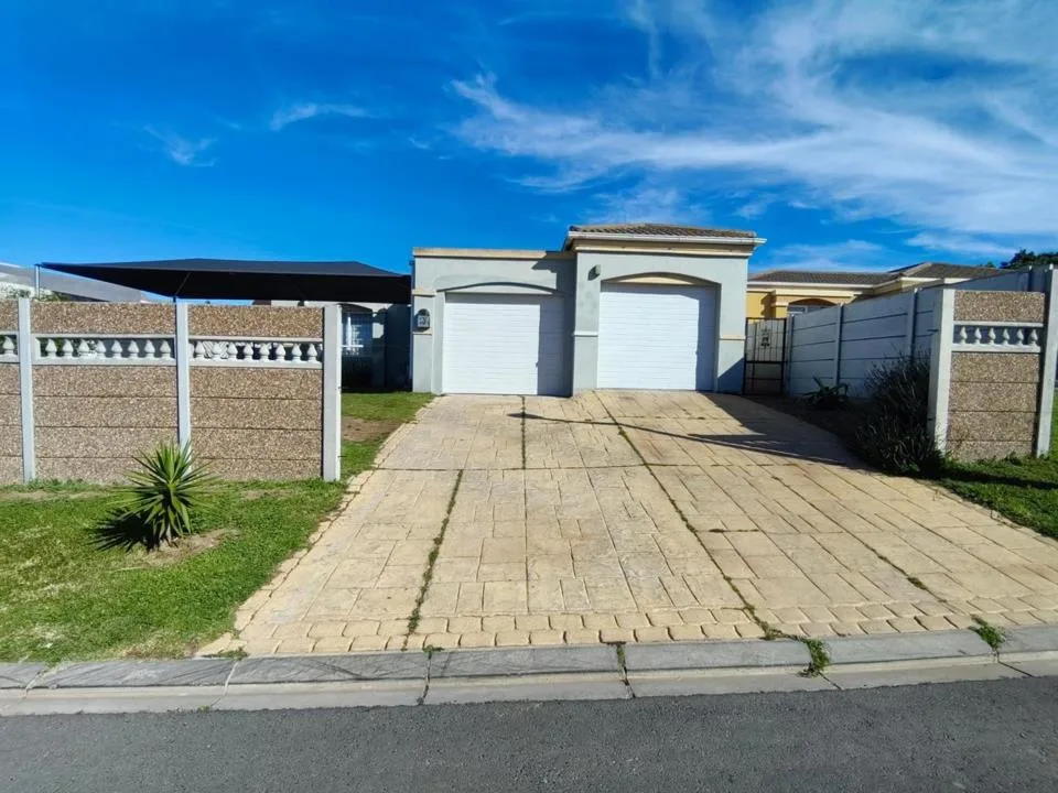 3 Bedroom House for sale in Saldanha Central