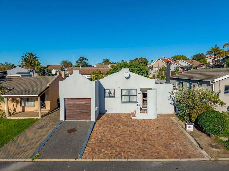 2 Bedroom House for sale in Protea Village