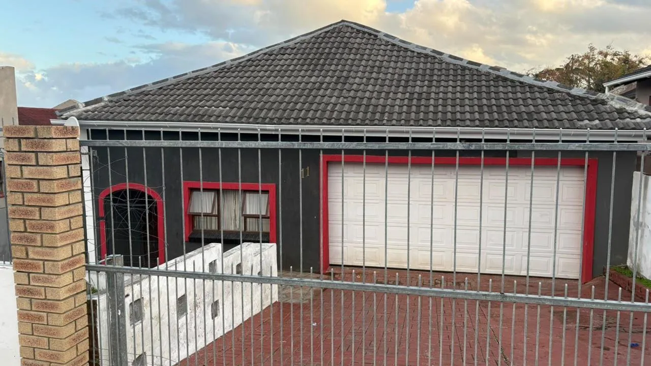 3 Bedroom House for sale in Amalinda
