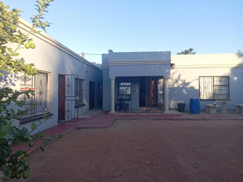 4 Bedroom House for sale in Lethlabile