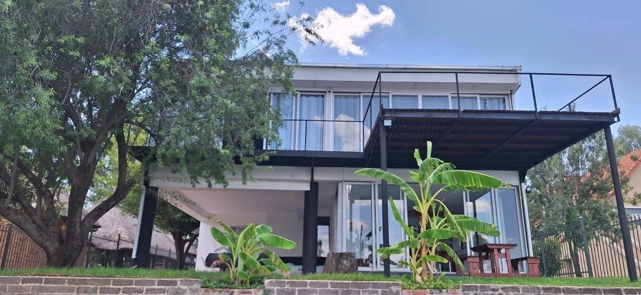 3 Bedroom House for sale in Bloemhof