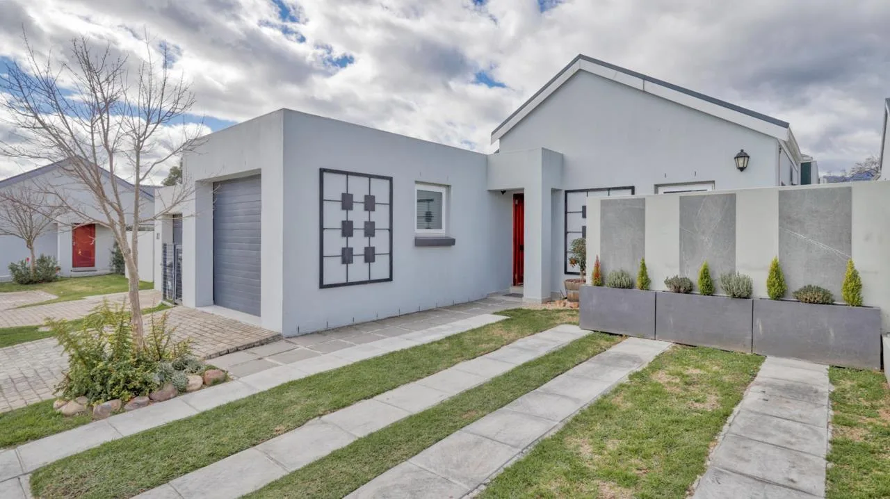 2 Bedroom House for sale in Bergenzicht Estate
