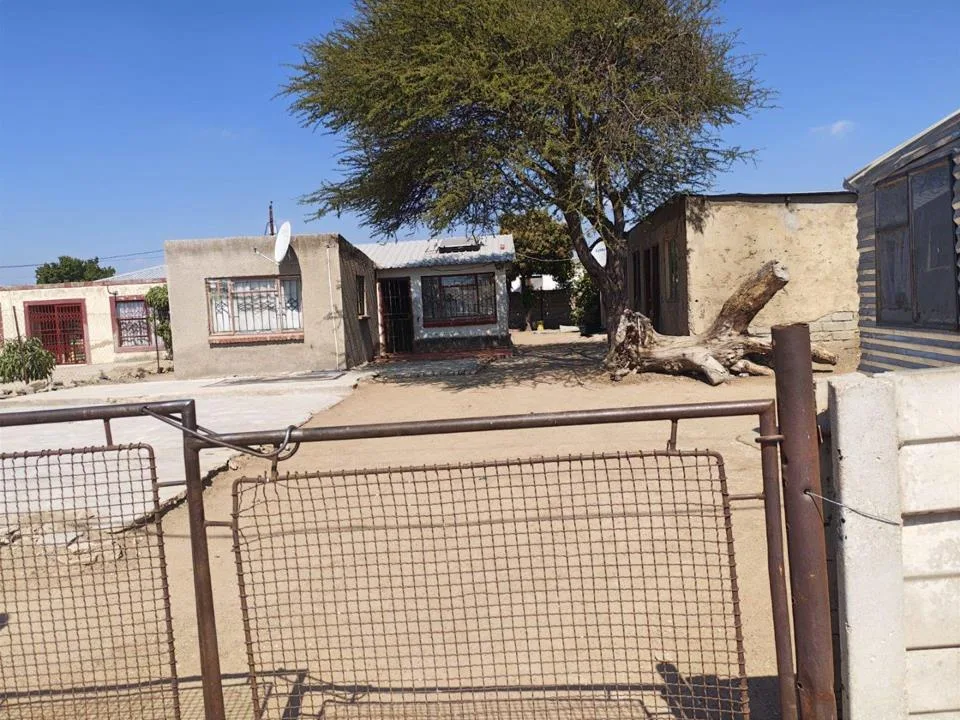 7 Bedroom House for sale in Lethuli Park