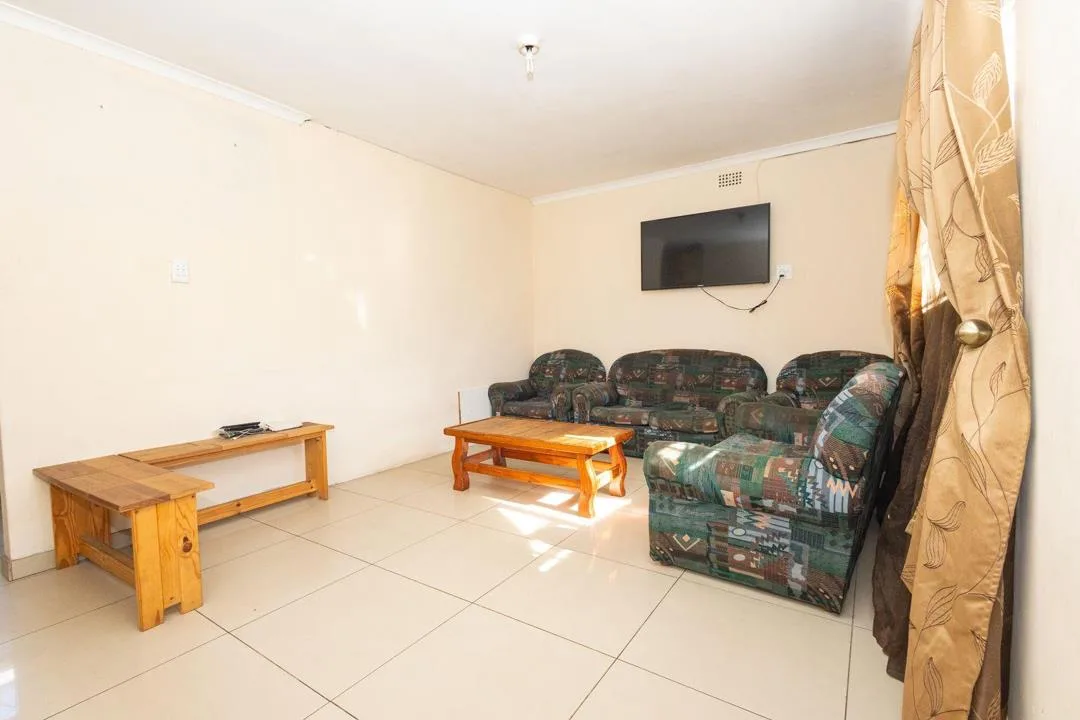 6 Bedroom House for sale in Belhar