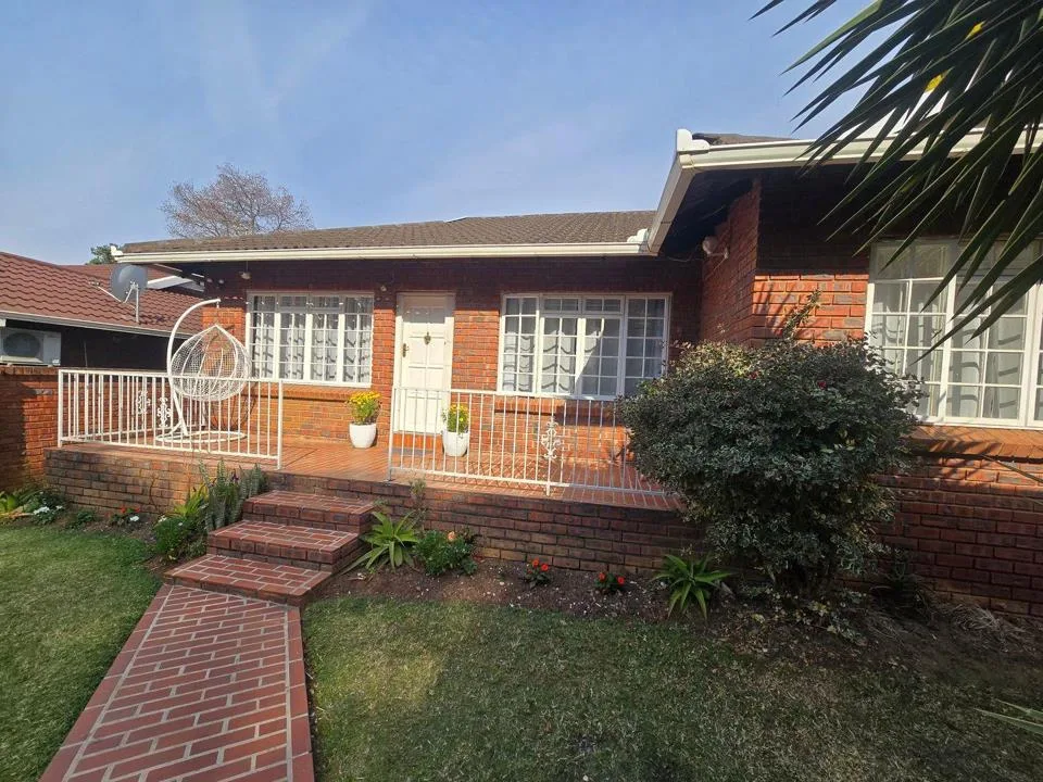 3 Bedroom Townhouse for sale in Montrose