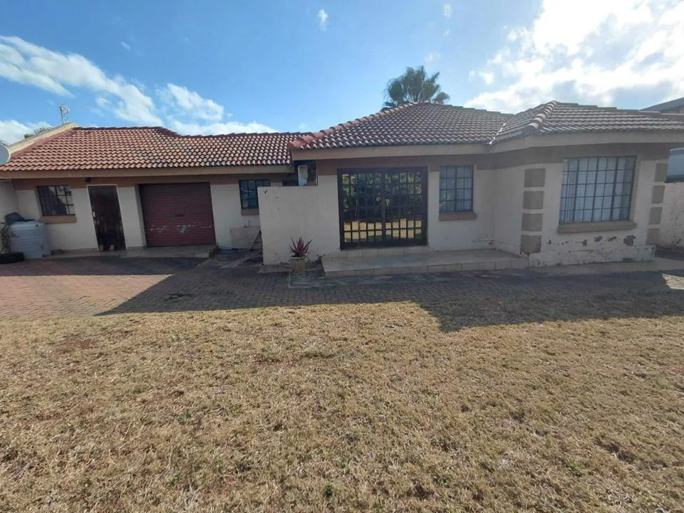 3 Bedroom House for sale in Serala View