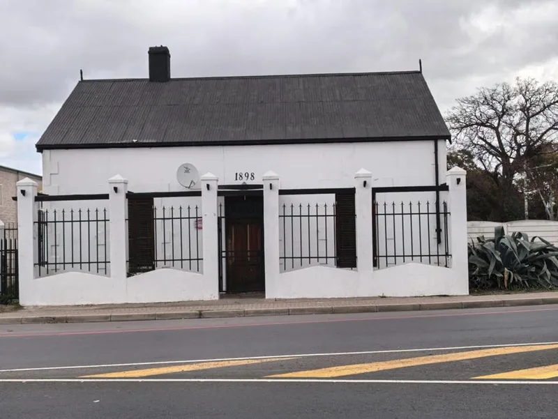 3 Bedroom House for sale in Middedorp