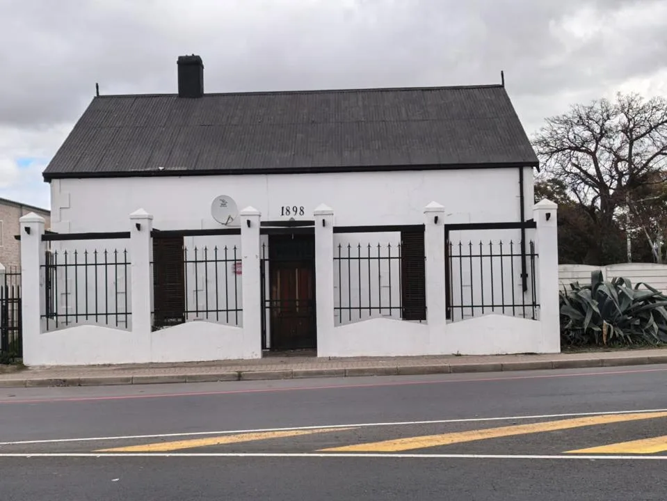 3 Bedroom House for sale in Middedorp