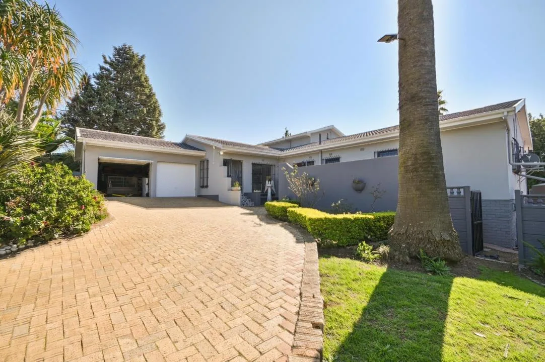 4 Bedroom House for sale in Door De Kraal