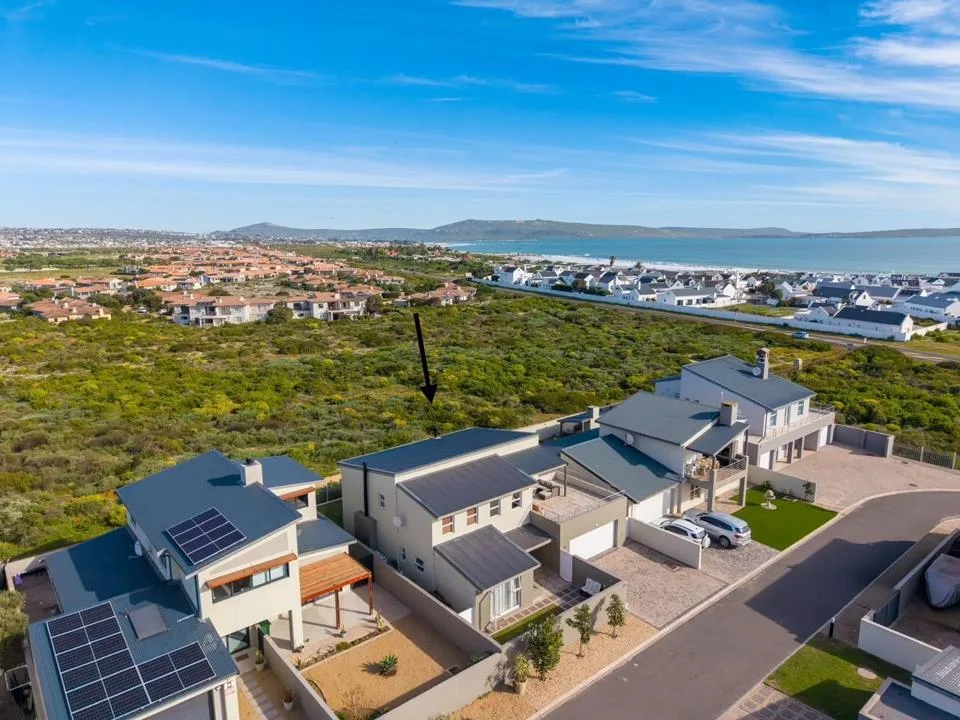 4 Bedroom House for sale in Sunset Estate