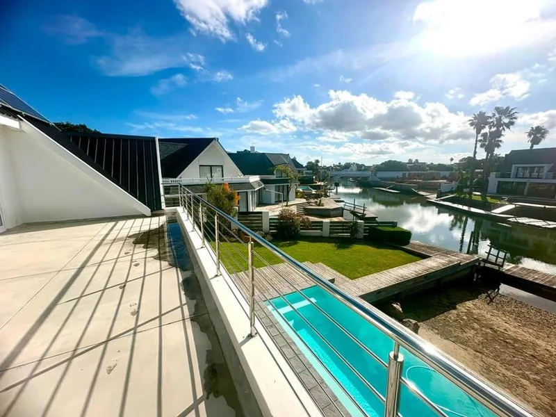 6 Bedroom House to rent in Canals