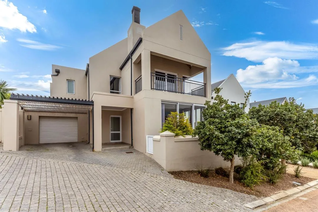 4 Bedroom House for sale in Aan de Weber Estate