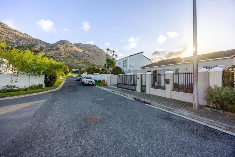 3 Bedroom House for sale in Lakeside