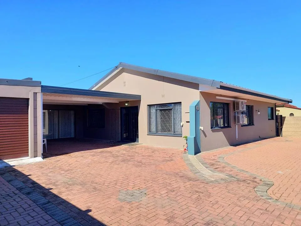 4 Bedroom House for sale in George South