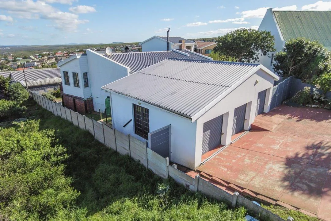 5 Bedroom House for sale in Dana Bay