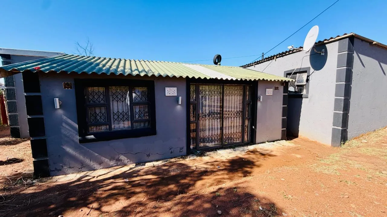 4 Bedroom House for sale in Kwamashu