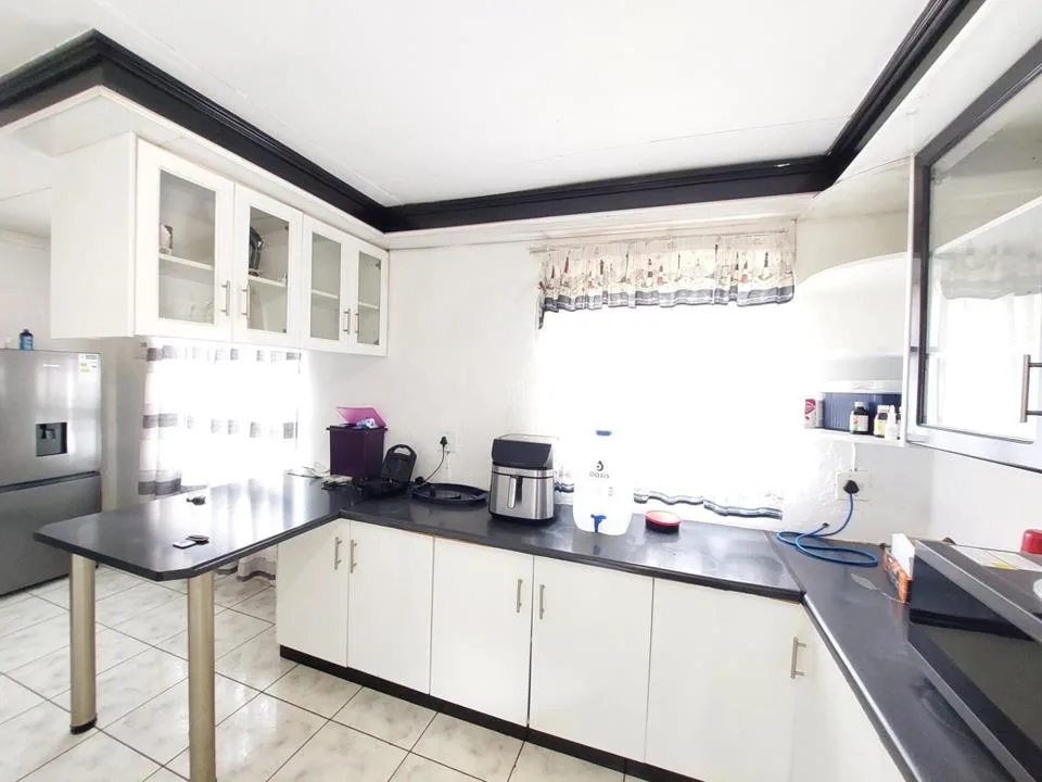 3 Bedroom House for sale in Flora Park