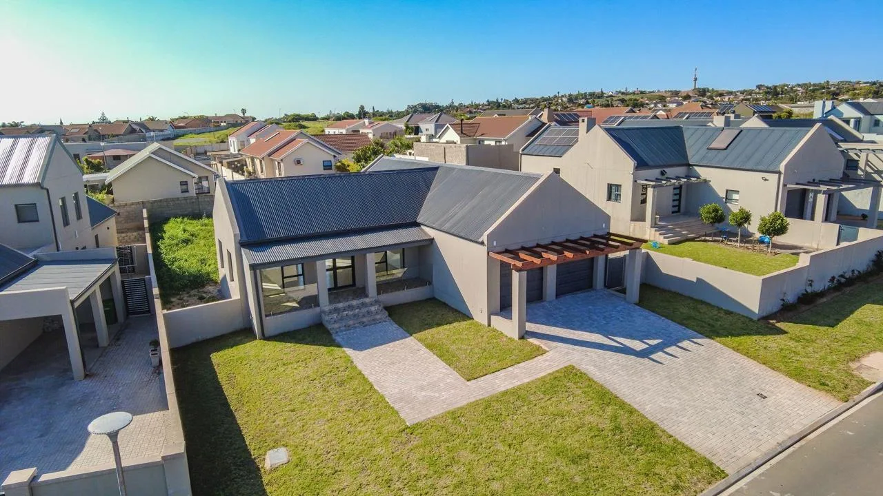 3 Bedroom House for sale in Vredenburg