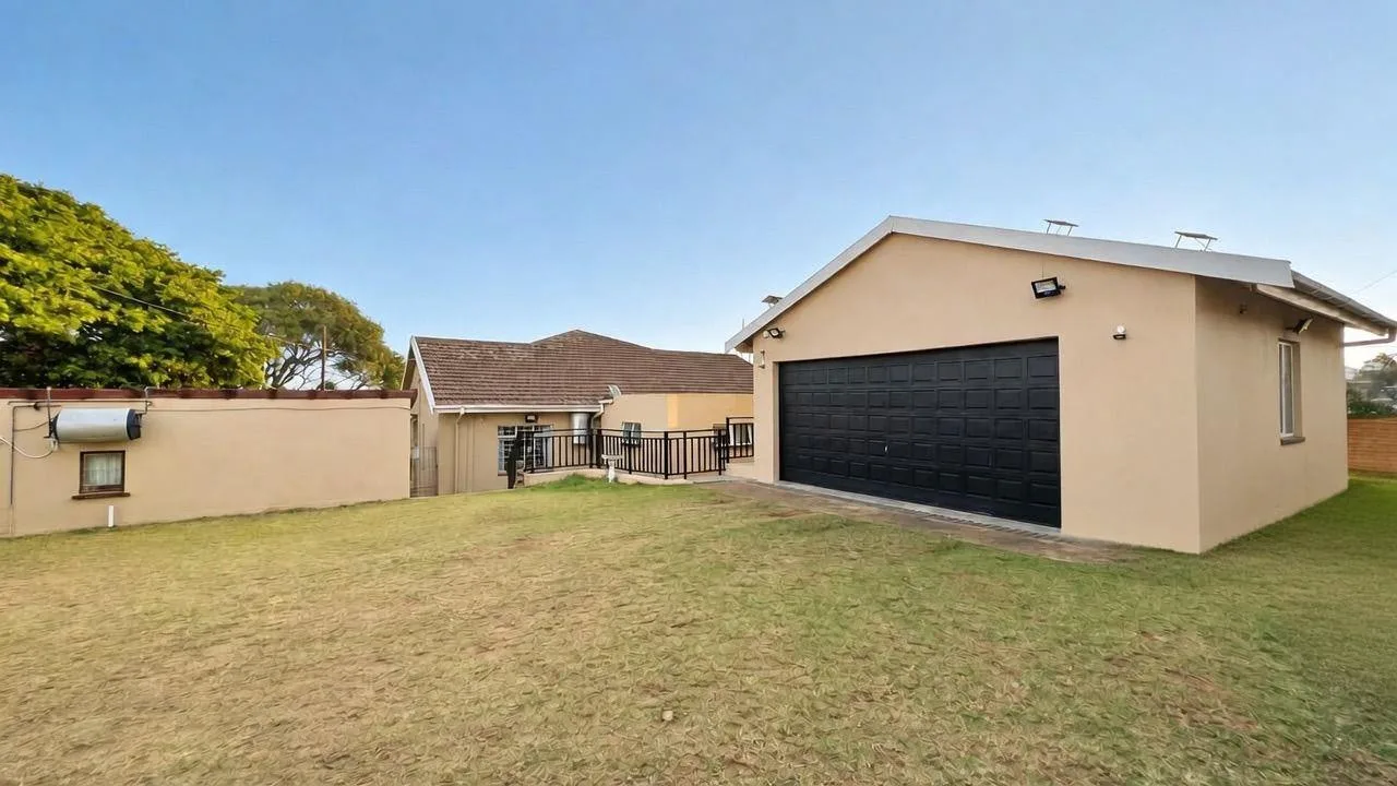 3 Bedroom House for sale in Bluff