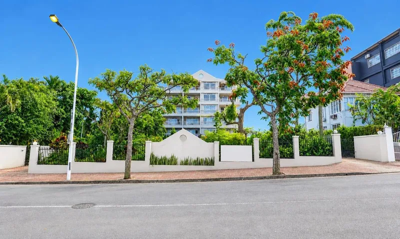 2 Bedroom Apartment / flat for sale in Essenwood