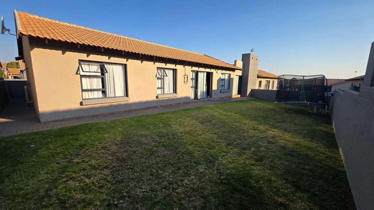 3 Bedroom Townhouse for sale in Groenvlei SH