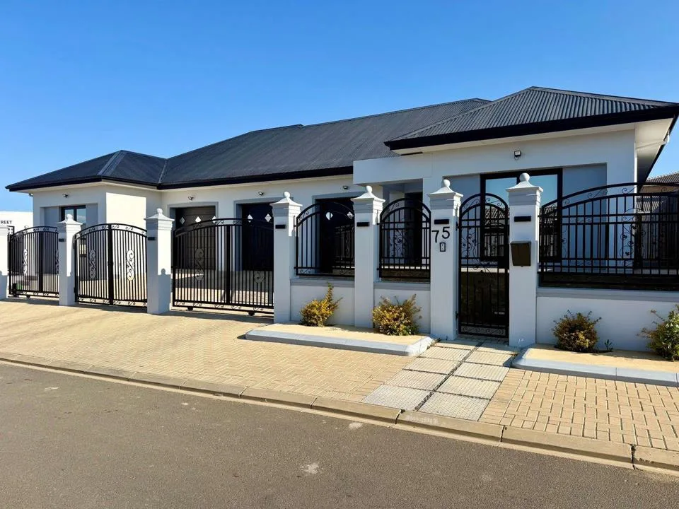 5 Bedroom House for sale in Tafelzicht