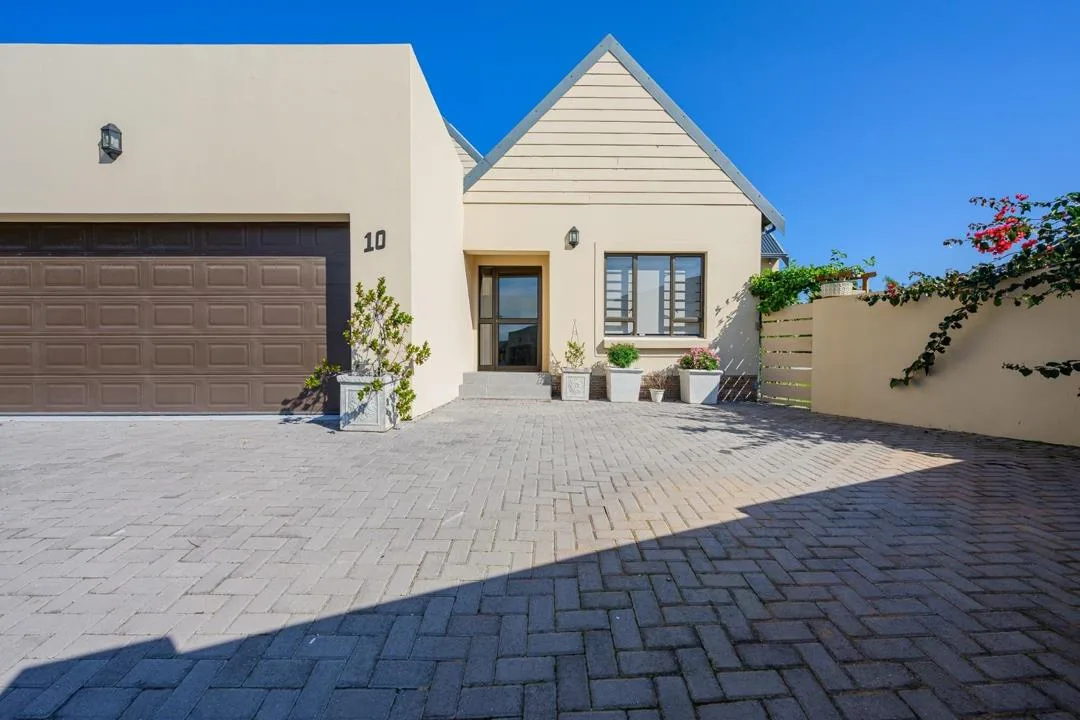 4 Bedroom Townhouse to rent in Lorraine