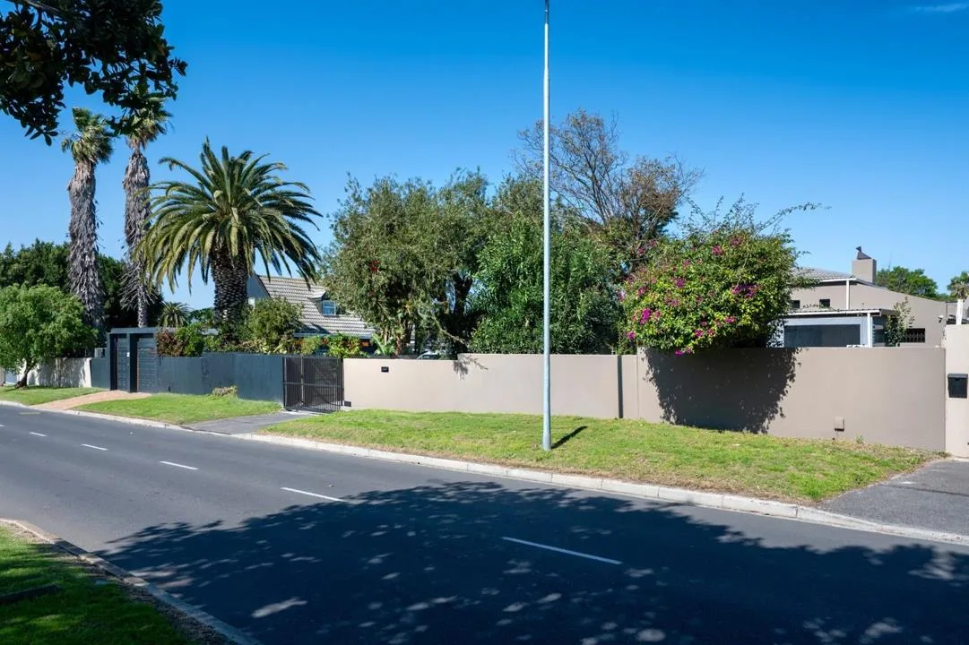 5 Bedroom House for sale in Table View