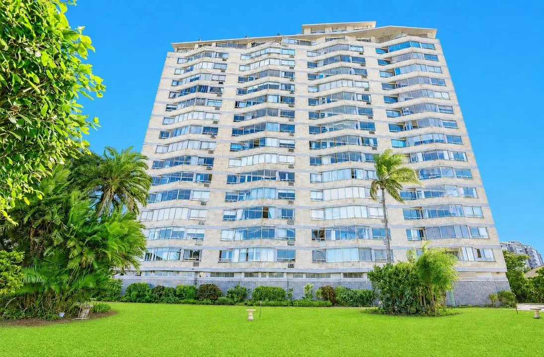 2 Bedroom Apartment / flat for sale in Essenwood