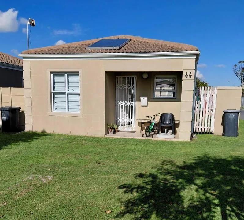 2 Bedroom House for sale in Heideveld