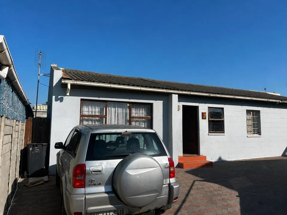 5 Bedroom House for sale in New Woodlands