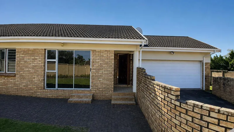 3 Bedroom Townhouse to rent in Beacon Bay