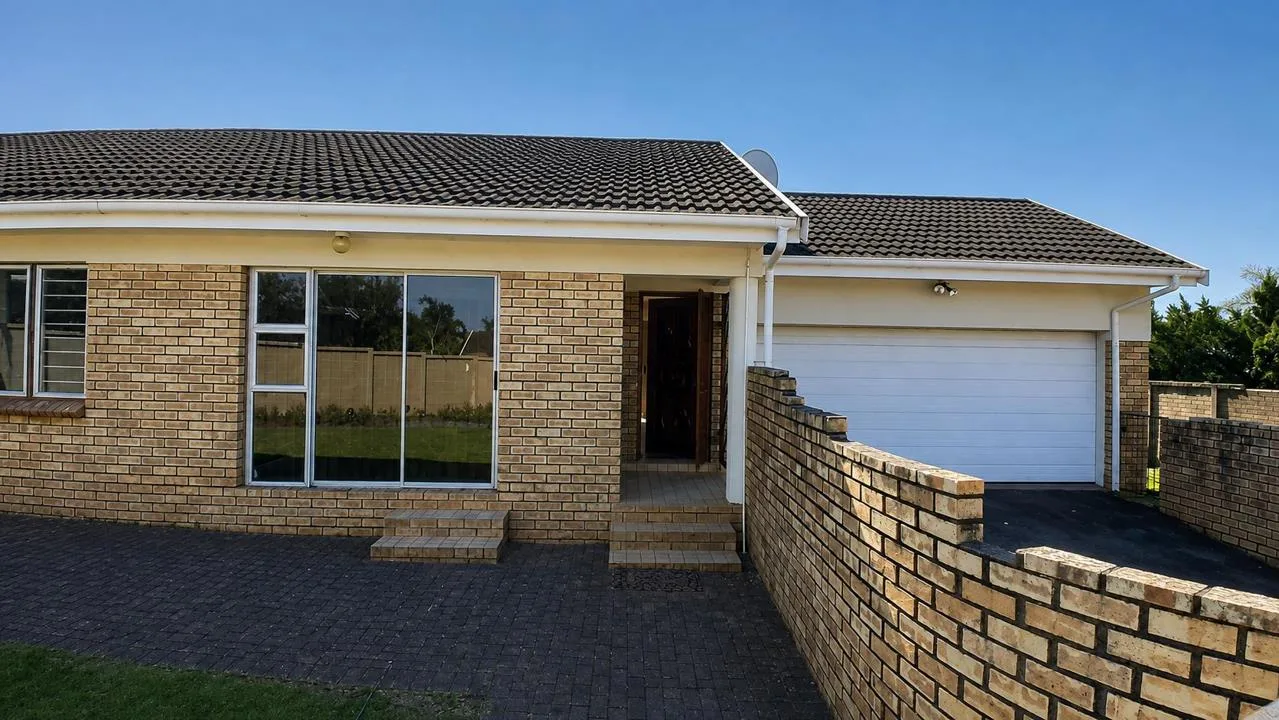 3 Bedroom Townhouse to rent in Beacon Bay