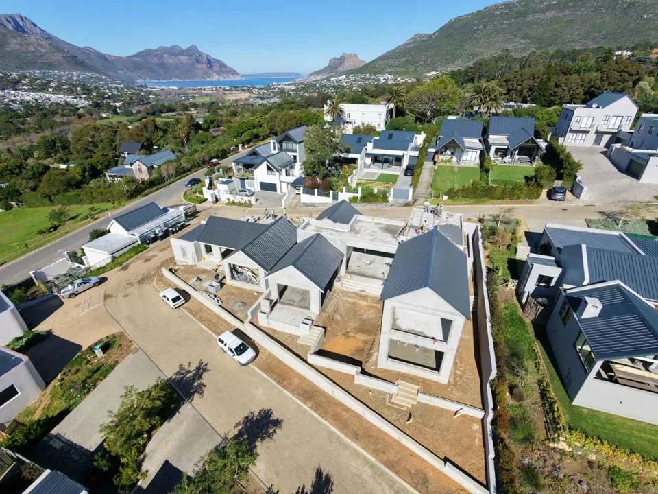 4 Bedroom House for sale in Hout Bay Central