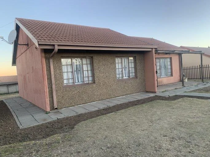 3 Bedroom House for sale in Sakhile