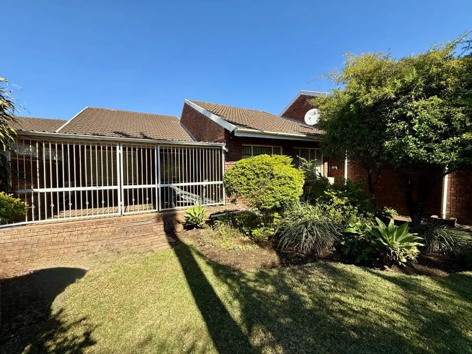 3 Bedroom Townhouse for sale in Scottsville