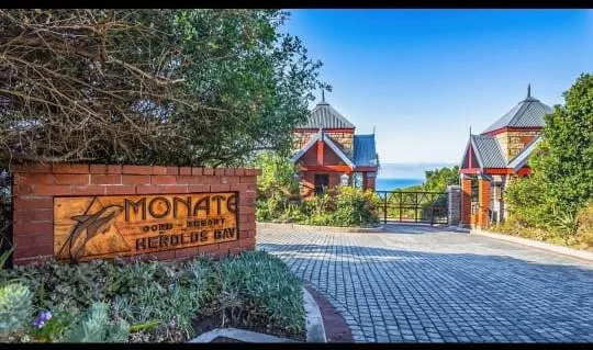 3 Bedroom House for sale in Herolds Bay