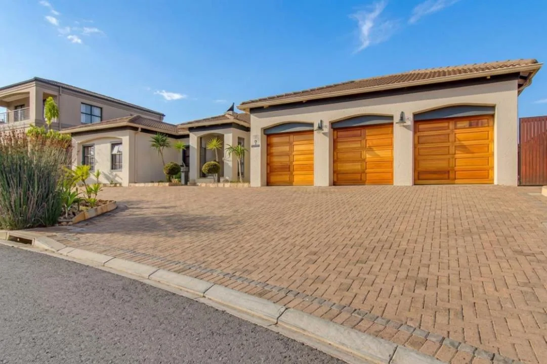 5 Bedroom House for sale in Deo Gracia