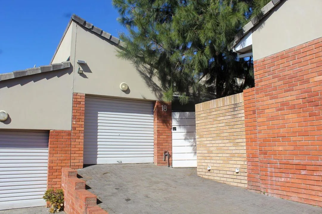 3 Bedroom Townhouse for sale in Beacon Bay