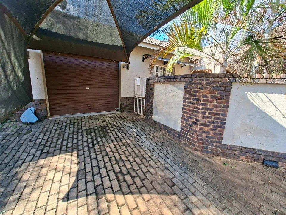 2 Bedroom House for sale in Chroompark