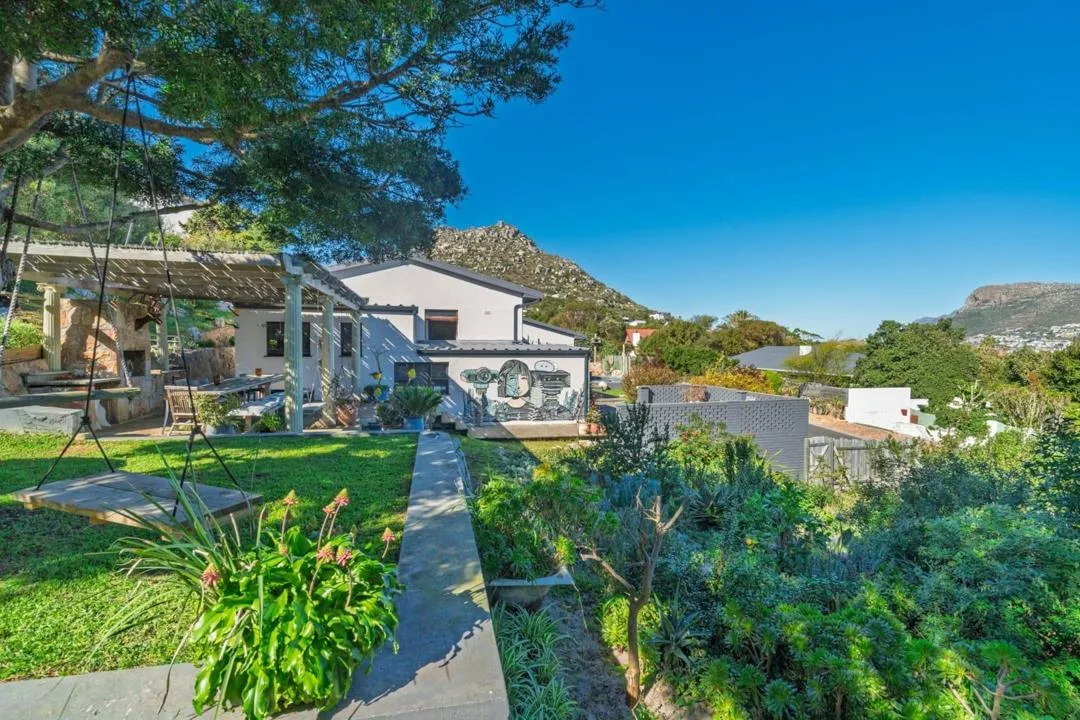 4 Bedroom House for sale in Clovelly