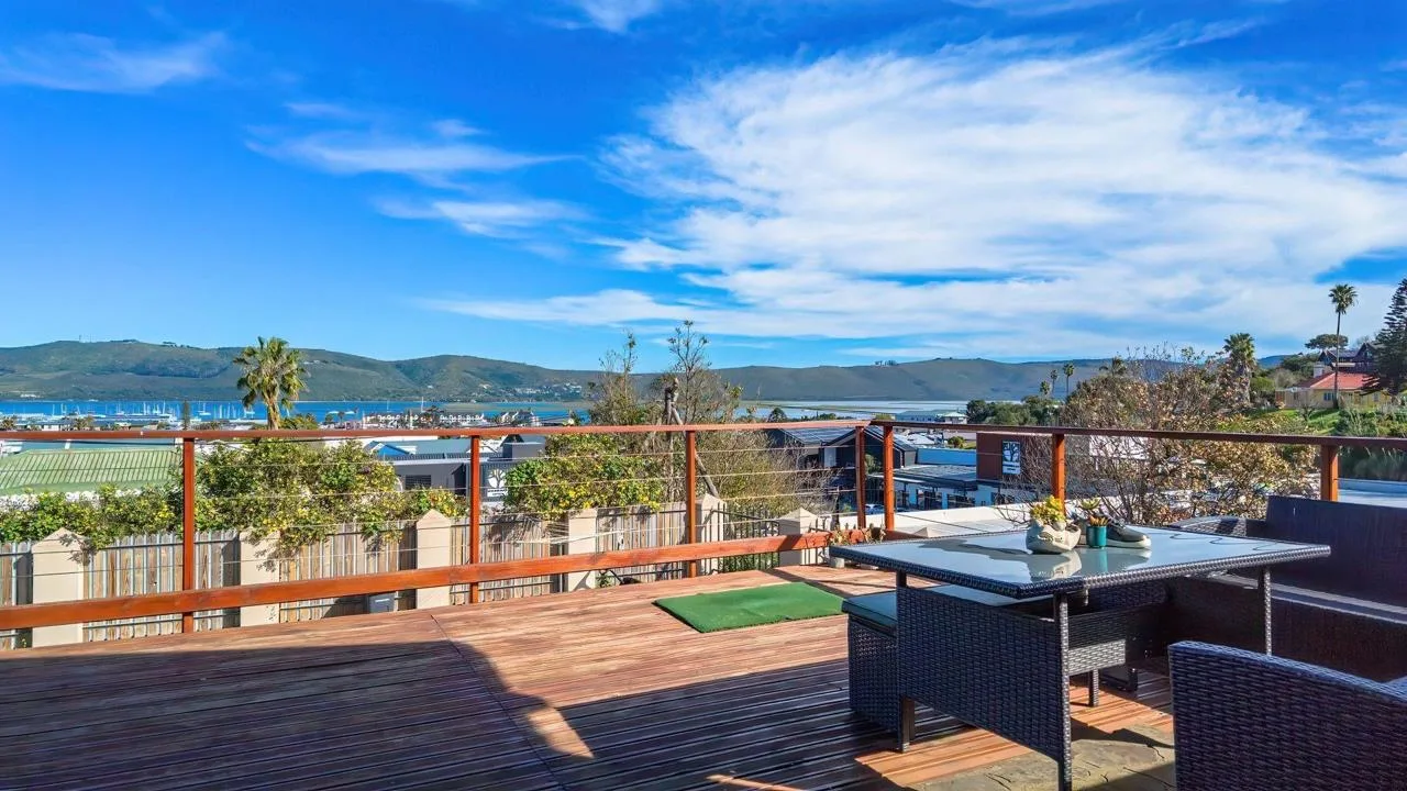 4 Bedroom House for sale in Knysna Central