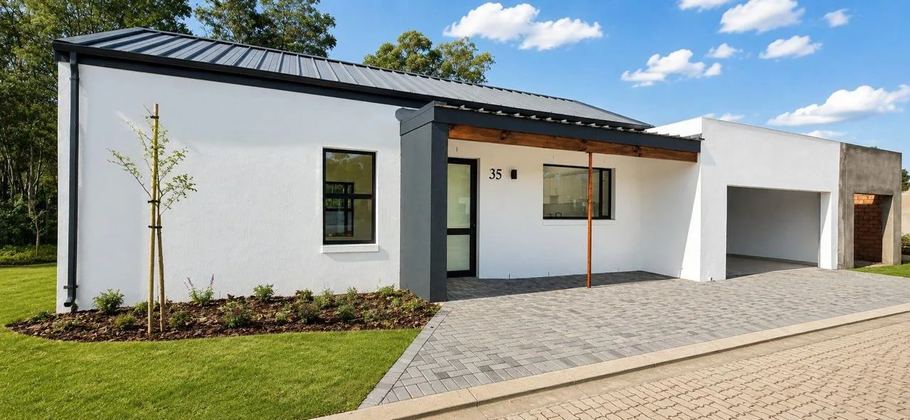 3 Bedroom Townhouse for sale in Swellendam