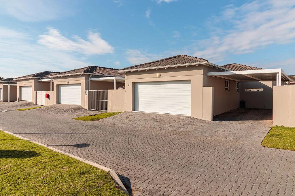 3 Bedroom Townhouse for sale in Glenroy Park