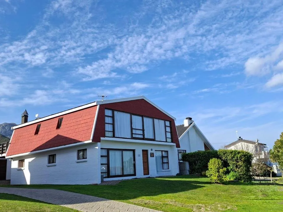 4 Bedroom House for sale in Voelklip