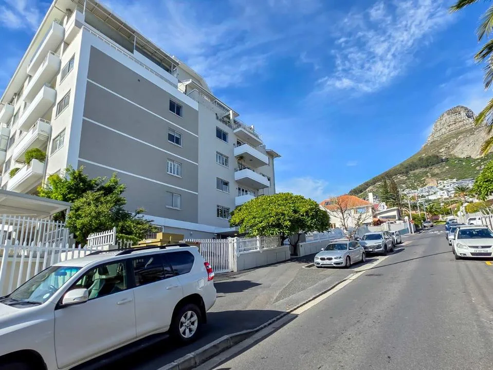2 Bedroom Apartment / flat for sale in Bantry Bay