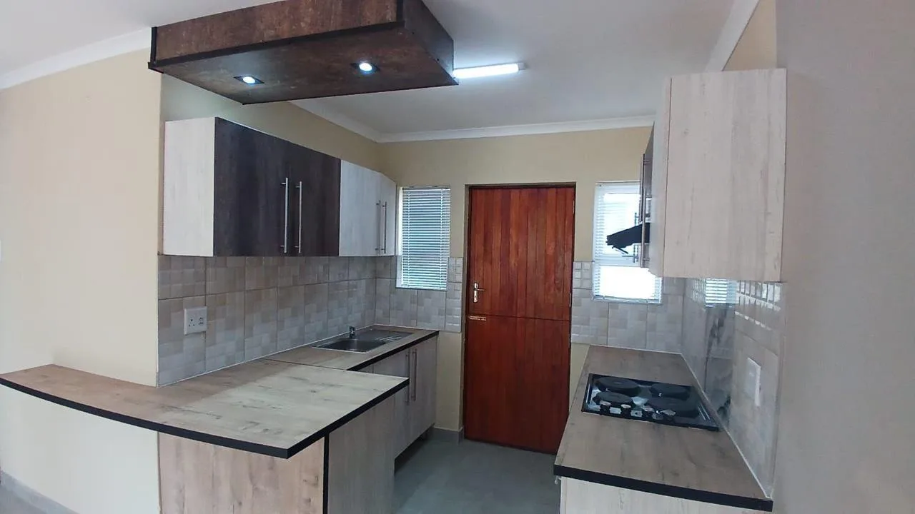 2 Bedroom Townhouse to rent in Uitenhage Central