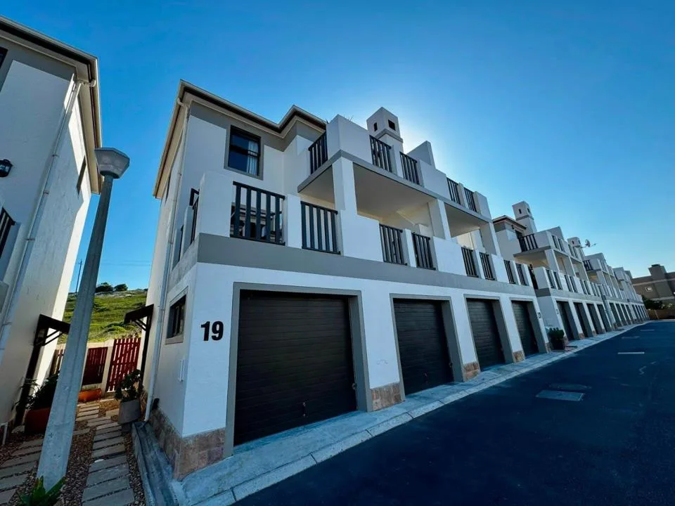 4 Bedroom Townhouse for sale in West Beach