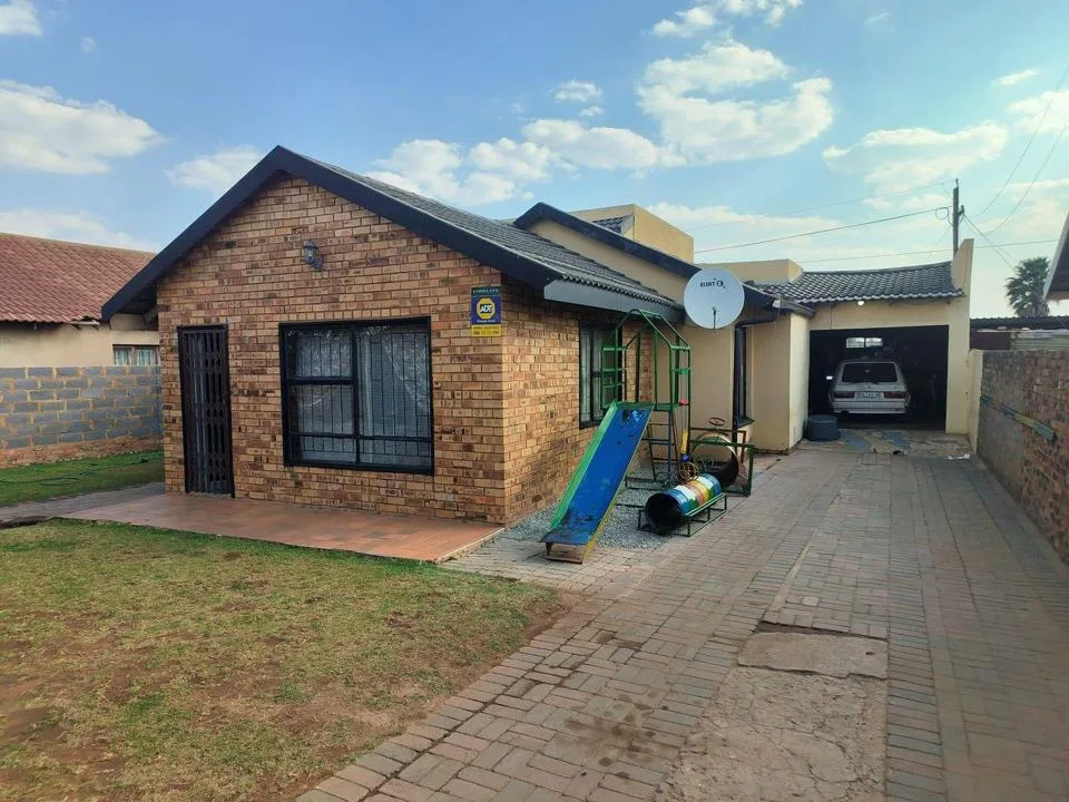 3 Bedroom House for sale in Jouberton